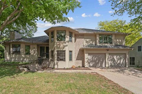 Photo of 942 Evergreen Ct, Iowa City, IA 52245 (MLS # 202503267)