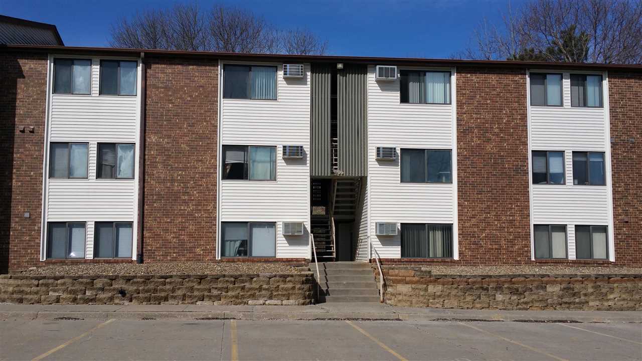 Photo 1 of 5 — 906 Benton Dr 11, IowaCity, IA 52246