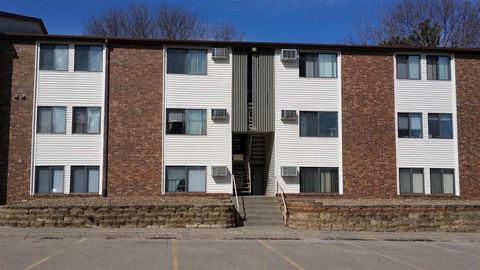 Photo of 906 Benton Dr 11 #11, IowaCity, IA 52246 (MLS # 202600976)