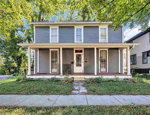 Photo of 515 E Davenport St, IA 52245 (MLS # 202506411)