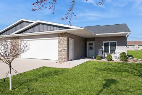 Photo of 836 NE Dorchester Place, Cedar Rapids, IA 52402 (MLS # 202501839)