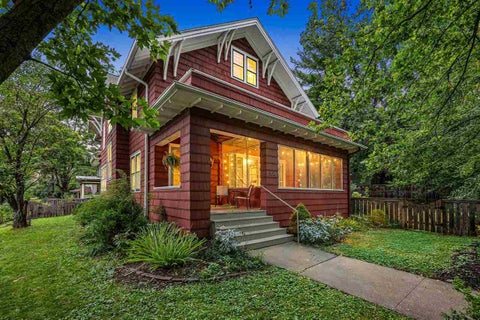Photo of 304 Brown Street, IowaCity, IA 52245 (MLS # 202605474)