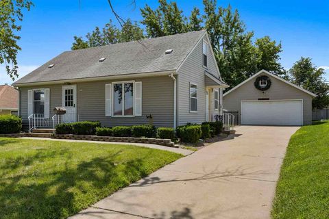 Photo of 2226 Chandler St, Cedar Rapids, IA 52404 (MLS # 202504595)