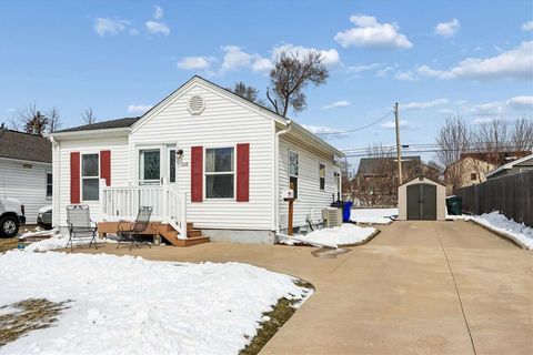 Photo of 628 36th ST NE, CedarRapids, IA 52402 (MLS # 202601831)