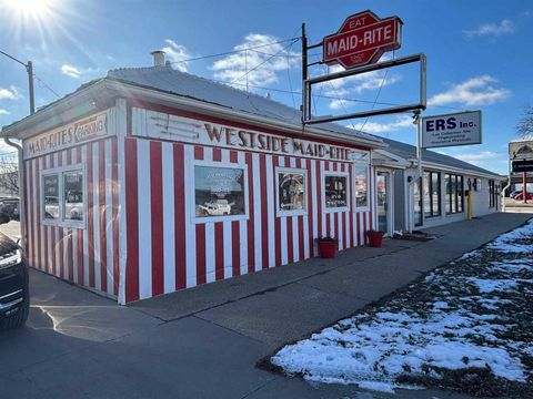 Photo of 621 1st Ave SW, Cedar Rapids, IA 52404 (MLS # 202500366)