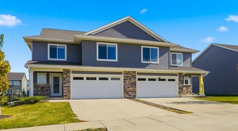 Photo of 770 River Bend Ln, NorthLiberty, IA 52317 (MLS # 202506880)