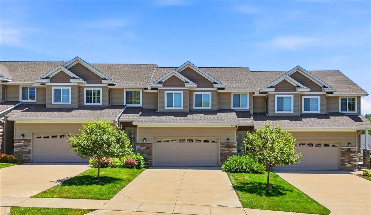 Photo 1 of 49 — 2233 E Grantview Dr, Coralville, IA 52241