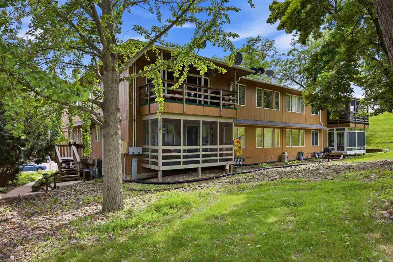 Photo 1 of 26 — 1726 Pikes Peak Ct NE, CedarRapids, IA 52402