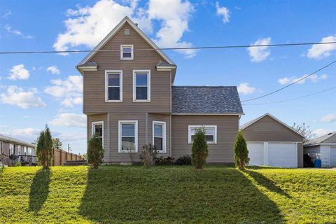 Photo of 908 W 3rd Street, Vinton, IA 52349 (MLS # 202507120)