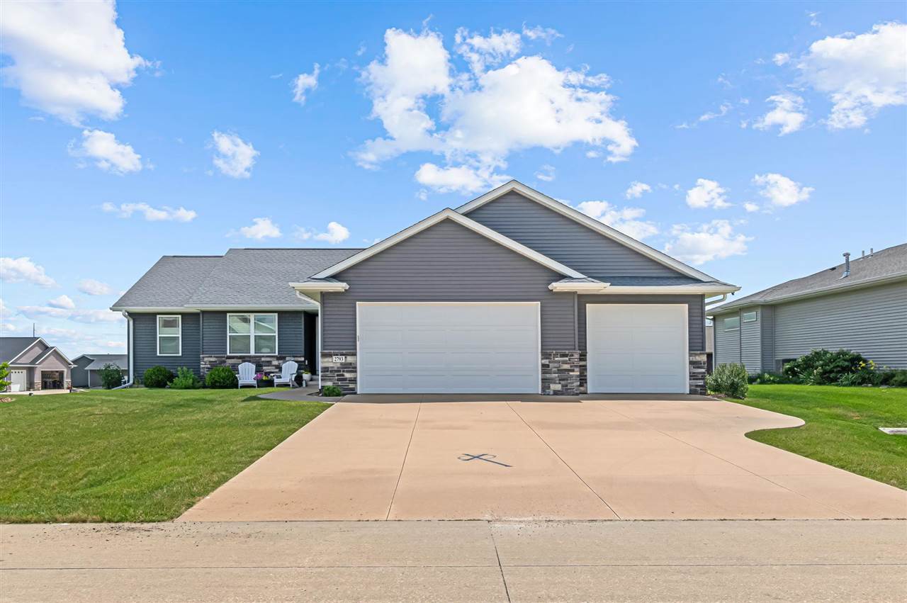 Photo 1 of 41 — 2793 Creekview Trail, Palo, IA 52324