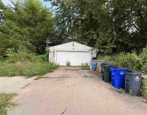Photo of 740 Wiley Blvd NW, Cedar Rapids, IA 52405 (MLS # 202505487)