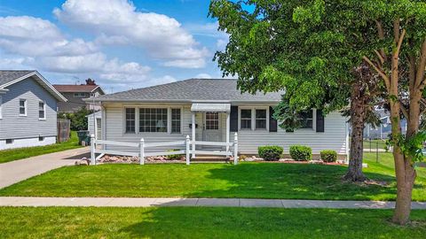 Photo of 2439 Haven Ct SW, Cedar Rapids, IA 52404 (MLS # 202503281)