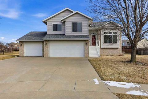 Photo of 1078 Bay Hill Cir, NorthLiberty, IA 52317 (MLS # 202600834)