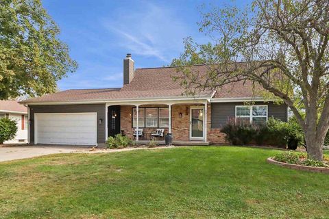 Photo of 915 Terry Drive, IA 52361 (MLS # 202506166)