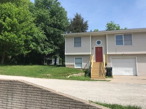 Photo of 908 N Dodge Street, IowaCity, IA 52240 (MLS # 202600133)