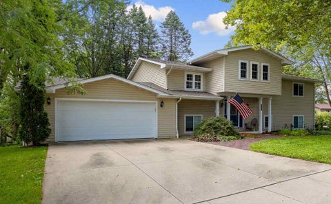 Photo of 3105 Maplewood Ln, IowaCity, IA 52245 (MLS # 202606105)