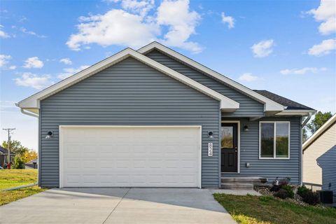 Photo of 824 Nye Way, Coralville, IA 52241 (MLS # 202506629)