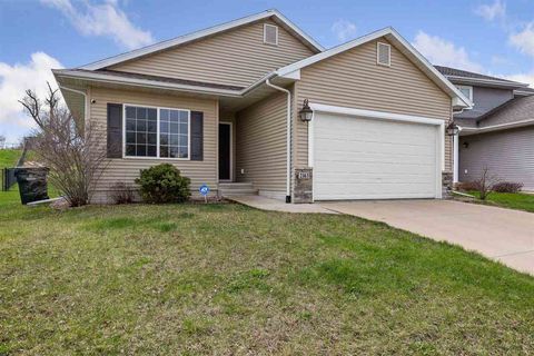 Photo of 2163 Sugar Creek Dr, Cedar Rapids, IA 52405 (MLS # 202502787)