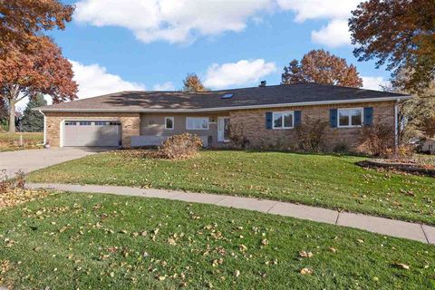 Photo of 1688 17th Ave, Marion, IA 52302 (MLS # 202507036)