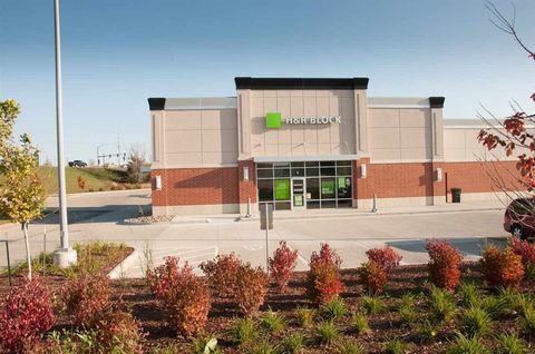 Photo of 2300 Edgewood Rd SW D #D, Cedar Rapids, IA 52404 (MLS # 202502916)