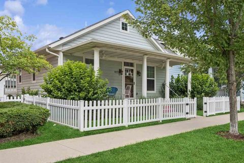 Photo of 977 Ball St, Iowa City, IA 52245 (MLS # 202504929)