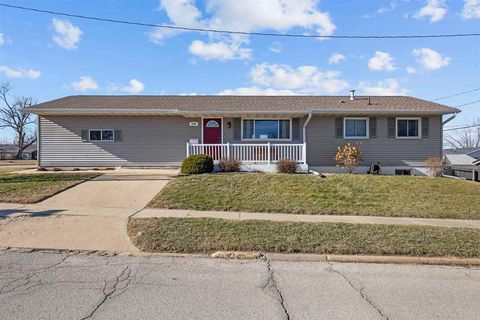 Photo of 990 S 5th St, Marion, IA 52302 (MLS # 202600361)