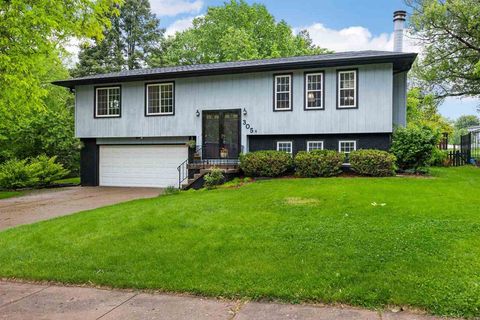 Photo of 305 N Mount Vernon Dr, Iowa City, IA 52245 (MLS # 202503366)