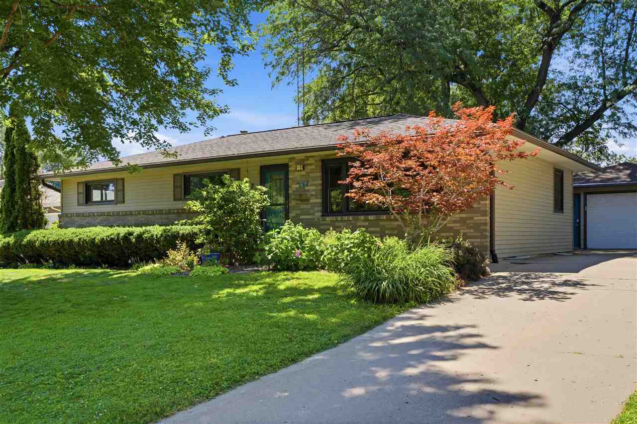 Photo 1 of 31 — 517 Terrace Rd, IowaCity, IA 52245