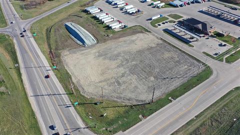 Photo of 8905 6th Street SW, Cedar Rapids, IA 52404 (MLS # 202306438)