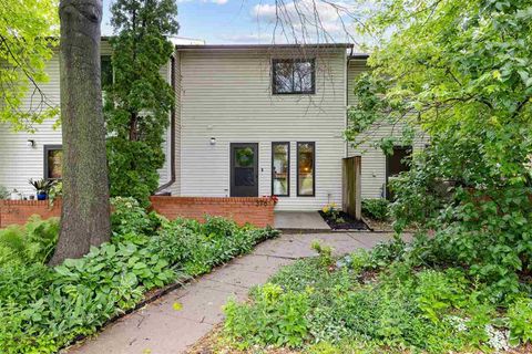 Photo of 376 Samoa Pl, Iowa City, IA 52246 (MLS # 202503507)