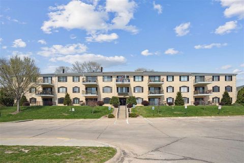 Photo of 2131 1st Ave SE 208 #208, Cedar Rapids, IA 52402 (MLS # 202502645)