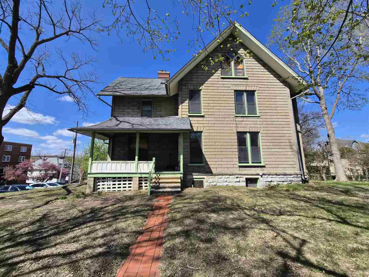 Photo 1 of 10 — 802 E Washington St., IowaCity, IA 52240
