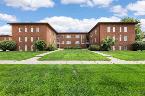 Photo of 500 Grandview Ct 524 #524, IowaCity, IA 52246 (MLS # 202600391)