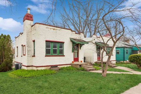 Photo of 703 & 705 S 7th Ave., IowaCity, IA 52240 (MLS # 202602336)