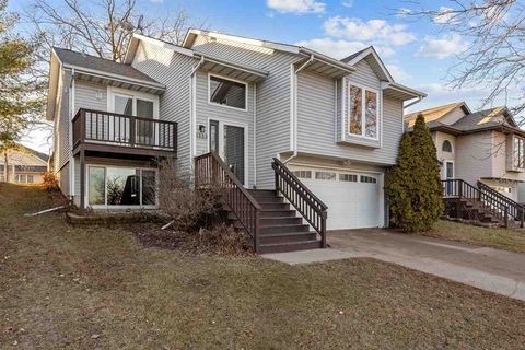 Photo of 1333 Coll Dr, IowaCity, IA 52246 (MLS # 202600245)