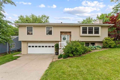 Photo of 33 Denbigh Dr, Iowa City, IA 52246 (MLS # 202504088)
