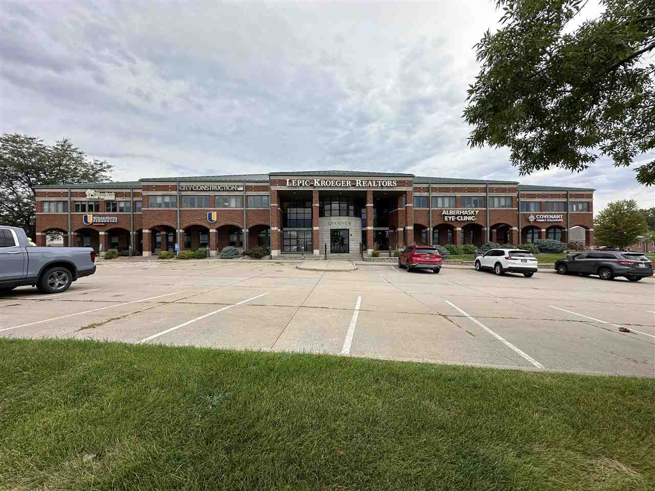 Photo 1 of 6 — 2346 Mormon Trek Blvd, IowaCity, IA 52246