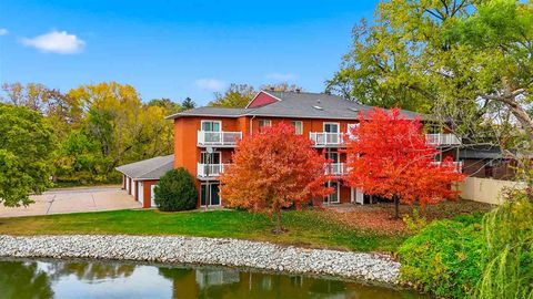 Photo of 321 Woodside Dr, IowaCity, IA 52246 (MLS # 202506968)