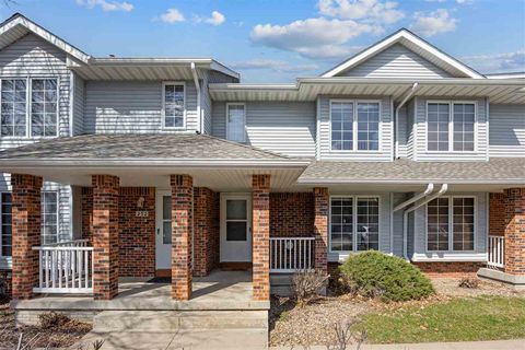 Photo of 254 Westside Dr, Iowa City, IA 52246 (MLS # 202502028)