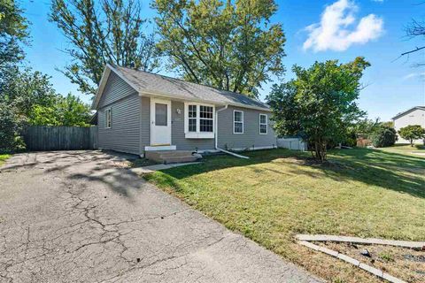 Photo of 4413 Surrey Ct, IA 52302 (MLS # 202506121)