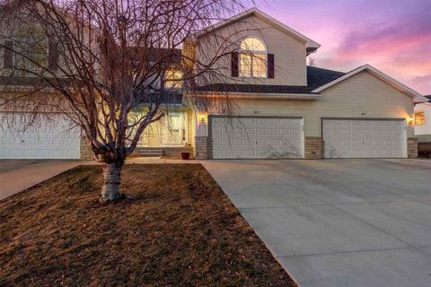 Photo of 3655 Stoneview Cir SW, CedarRapids, IA 52404 (MLS # 202601267)
