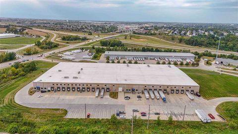 Photo of 3235 Prairie Valley Ct SW, CedarRapids, IA 52404 (MLS # 202507435)