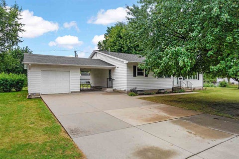 Photo of 1015 29th St NE, CedarRapids, IA 52402 (MLS # 202605515)