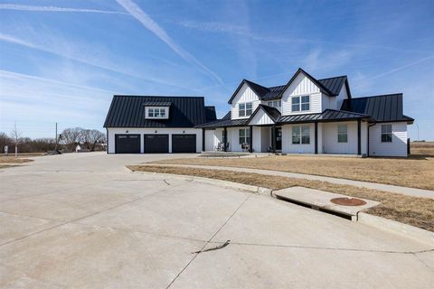 Photo of 1114 Towne Centre Ct, IA 52345 (MLS # 202506014)