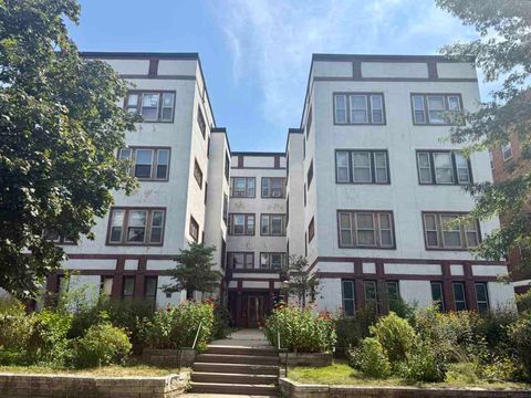 Photo of 228 S Summit St B-1 #B-1, Iowa City, IA 52240 (MLS # 202505571)