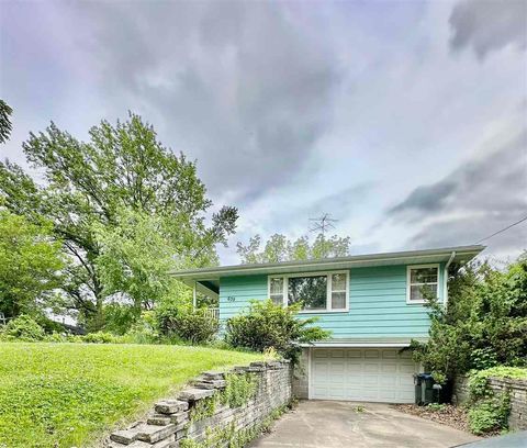 Photo of 635 Whiting Ave, Iowa City, IA 52245 (MLS # 202504545)