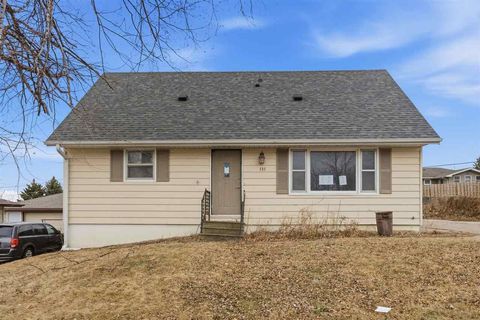 Photo of 131 Red Wing Rd SW, CedarRapids, IA 52405 (MLS # 202601210)