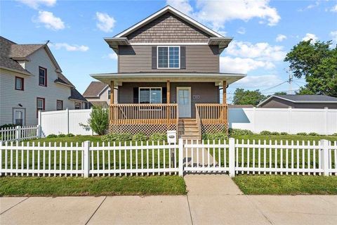 Photo of 320 6th St SW, Cedar Rapids, IA 52404 (MLS # 202503887)