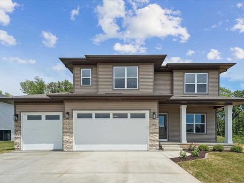 Photo of 1517 Legend Dr, IA 52340 (MLS # 202505994)