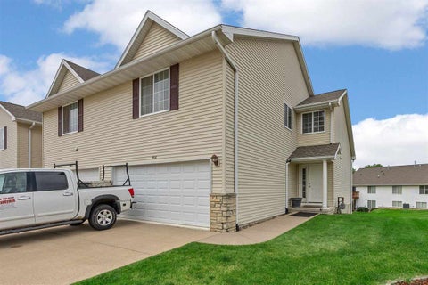 Photo of 3502 Stoneview Cir SW, CedarRapids, IA 52404 (MLS # 202603632)